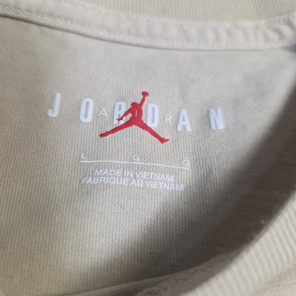 Nike Air Jordan Essentials Holiday Men's‎ T-Shirt Rattan Beige Spellout Large